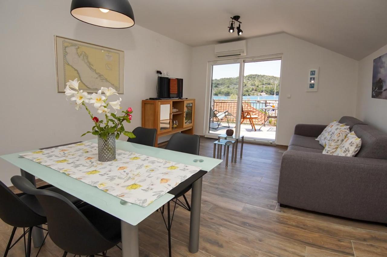 Kaprije Apartmani Tina I Ena Eksteriør billede