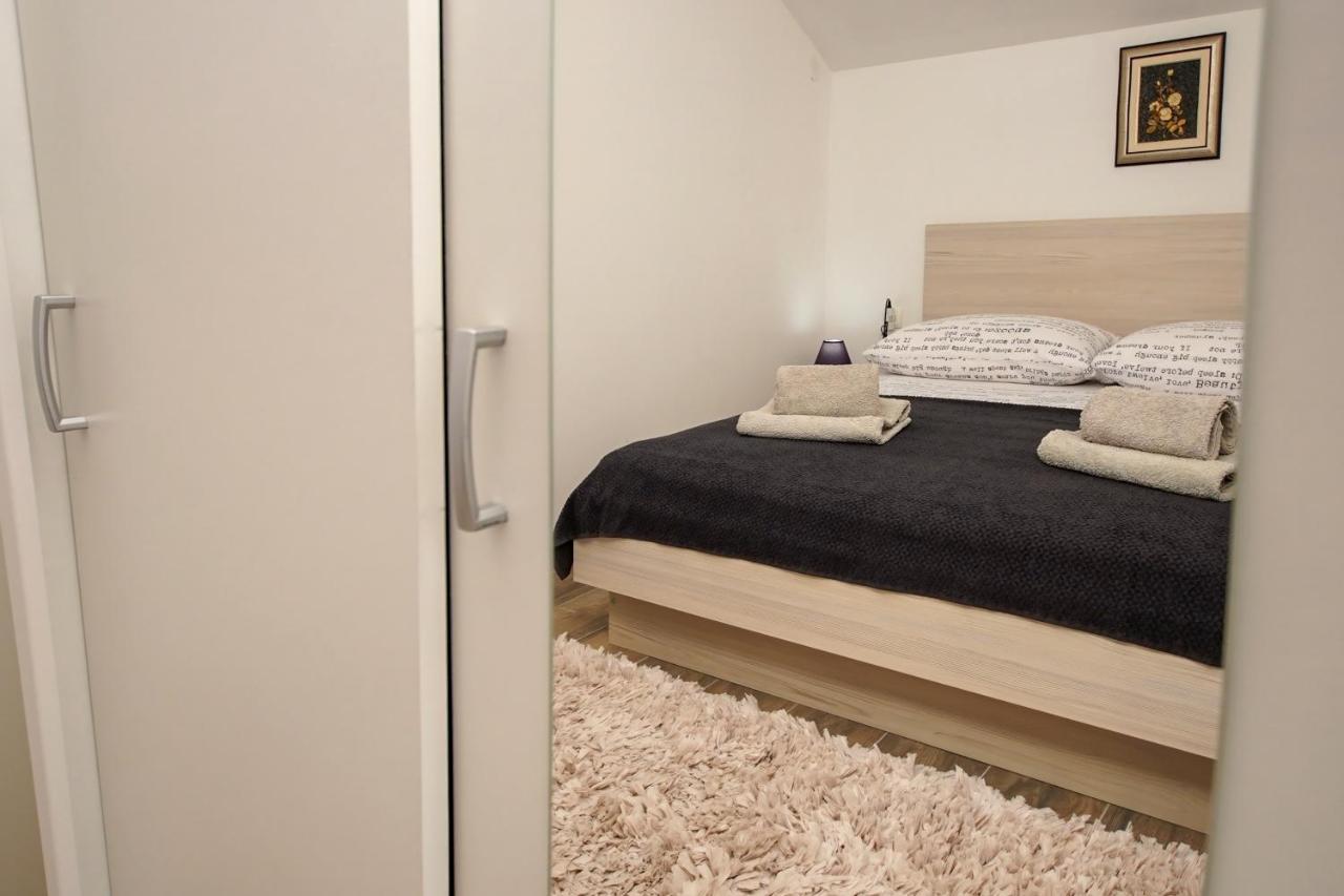 Kaprije Apartmani Tina I Ena Eksteriør billede