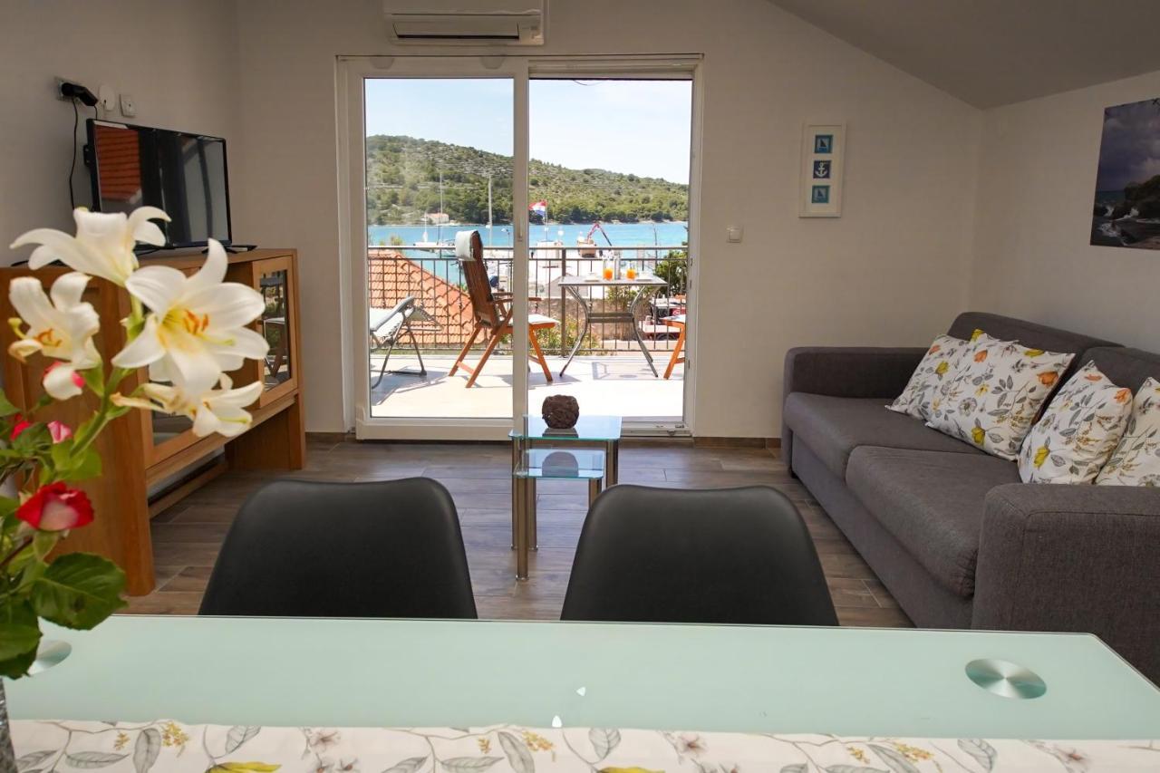 Kaprije Apartmani Tina I Ena Eksteriør billede