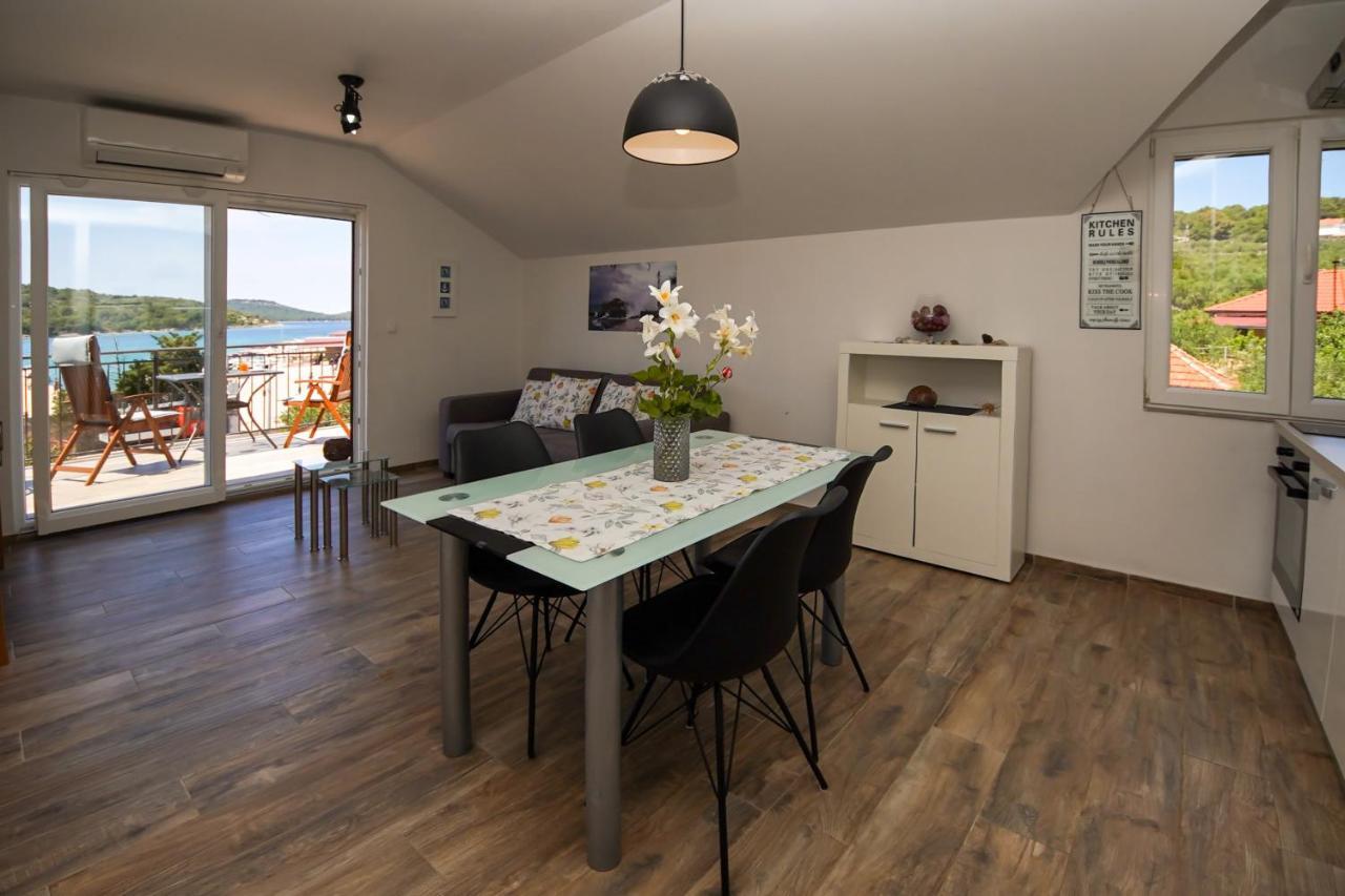 Kaprije Apartmani Tina I Ena Eksteriør billede