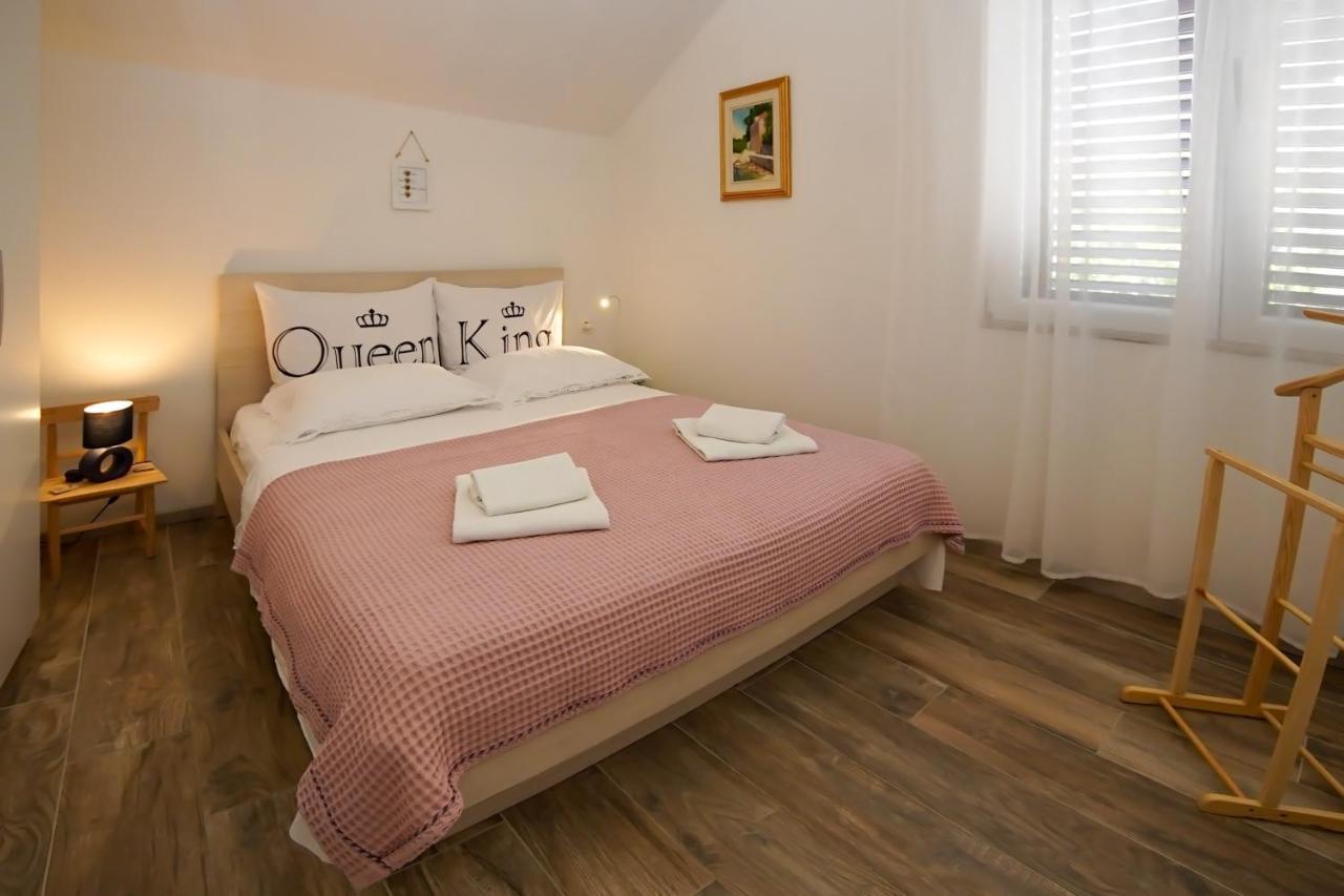 Kaprije Apartmani Tina I Ena Eksteriør billede