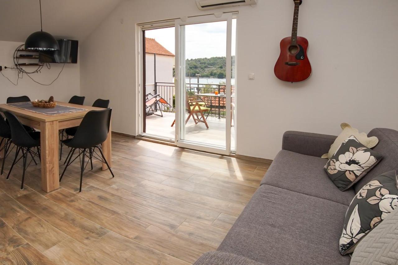 Kaprije Apartmani Tina I Ena Eksteriør billede